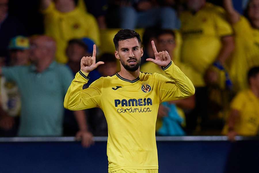 Álex Baena během zápasu Villarrealu s Las Palmas.