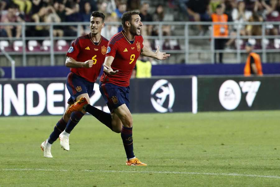 Abel Ruiz festeja o golo do empate perto do final do jogo