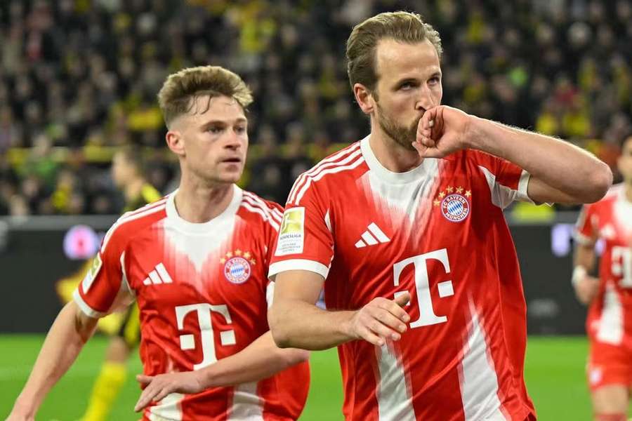 Harry Kane bisou no triunfo do Bayern Munique