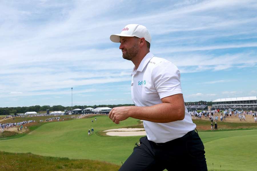 Wyndham Clark has a four-shot lead at the summit