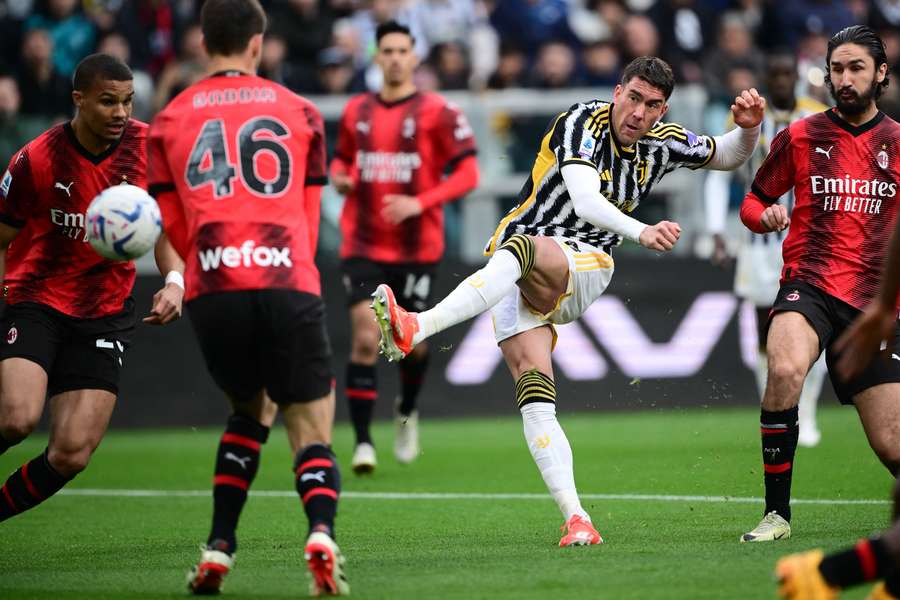 Nejblíže byl v zápase Juventus – AC Milán ke skórování Vlahovič.