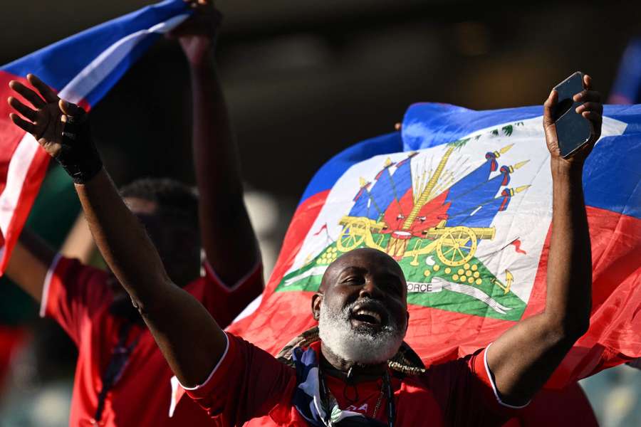 Torcida do Haiti expressou toda sua paixão pelo futebol brasileiro Torcida do Haiti expressou toda sua paixão pelo futebol brasileiro