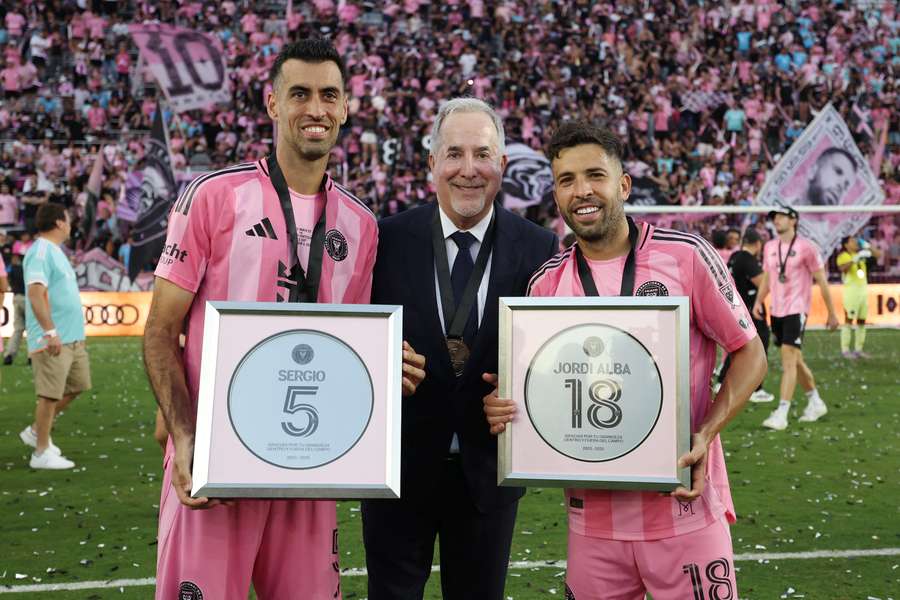 Alba e Busquets se aposentaram com título da MLS Alba e Busquets se aposentaram com título da MLS