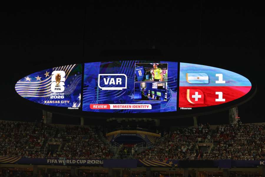 "VARgentina" ajunge în semifinale, pe fondul valului de acuzații privind arbitrajul "VARgentina" ajunge în semifinale, pe fondul valului de acuzații privind arbitrajul