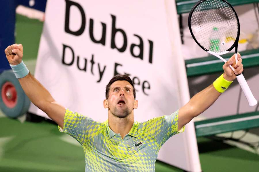 Djokovic vibra com vitória na estreia em Dubai