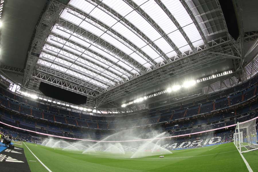 El Bernabéu, con el techo cubierto