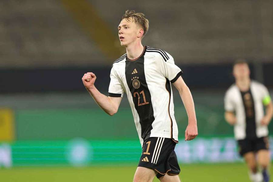 Maximilian Beier jubelt über einen Treffer für die deutsche U21-Nationalmannschaft.