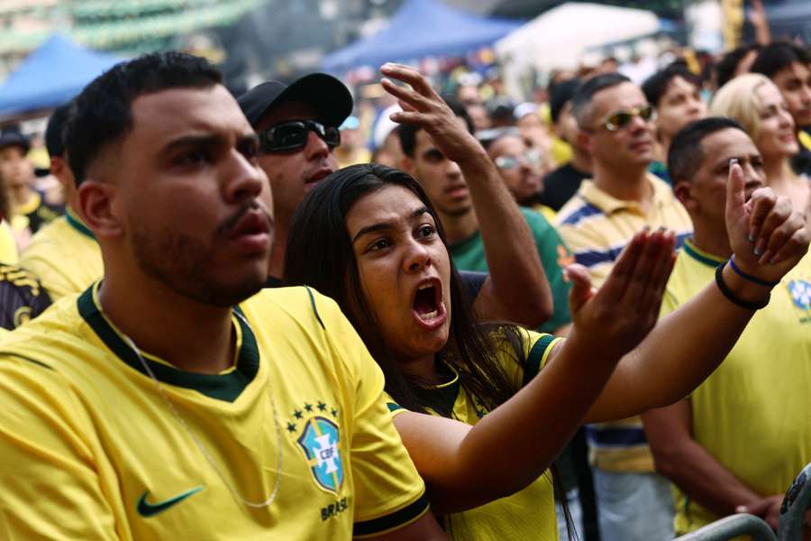 Torcedora furiosa durante Brasil x Japão
