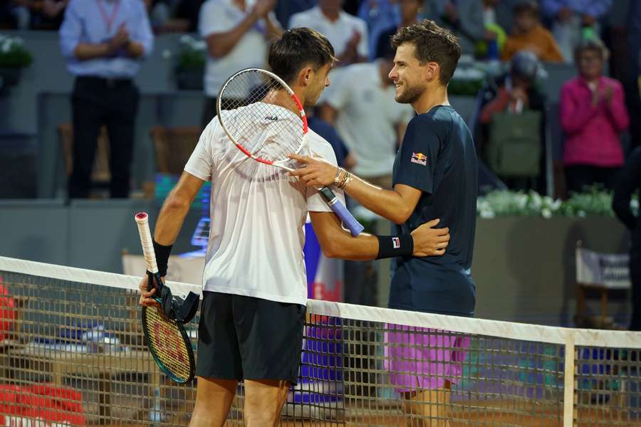 Thiem (rechts) feliciteert zijn tegenstander