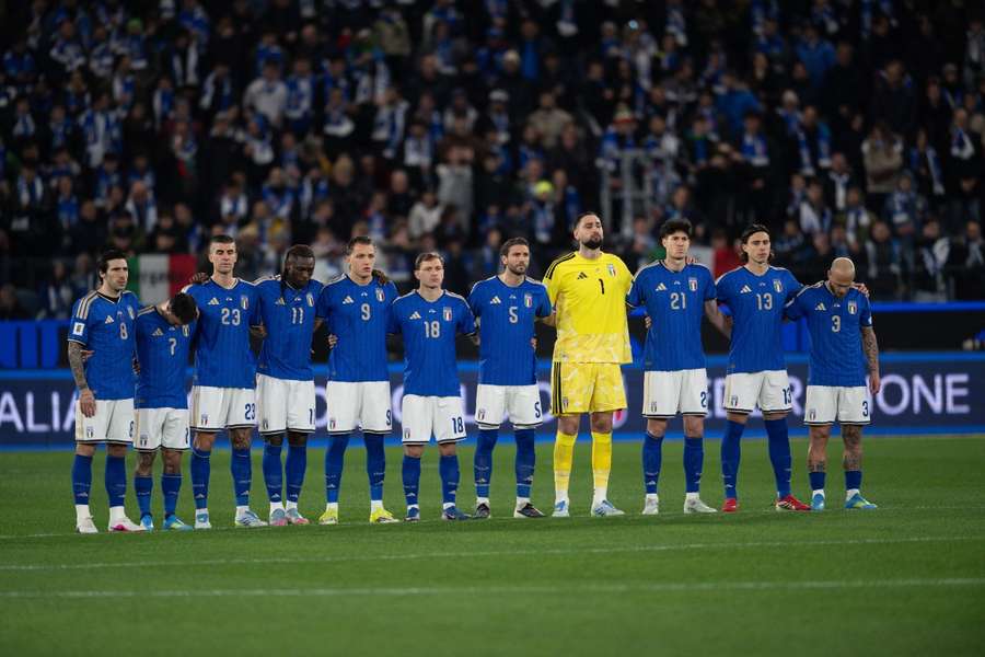 Los jugadores de la azzurra escuchan el Fratelli d'Italia en Bérgamo Los jugadores de la azzurra escuchan el Fratelli d'Italia en Bérgamo