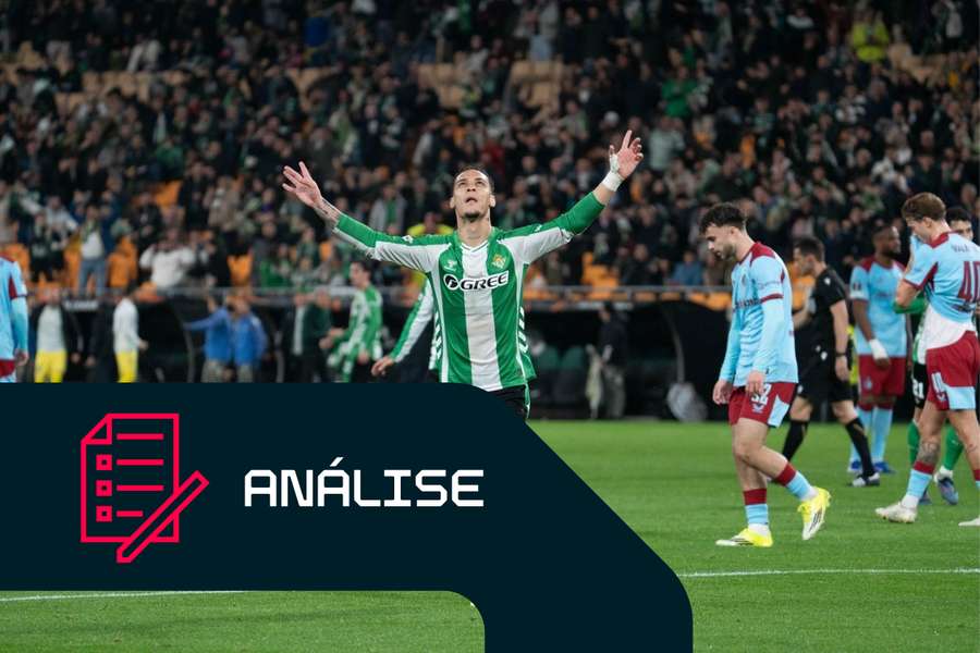O avançado do Real Betis, Antony, celebra um golo frente ao Feyenoord