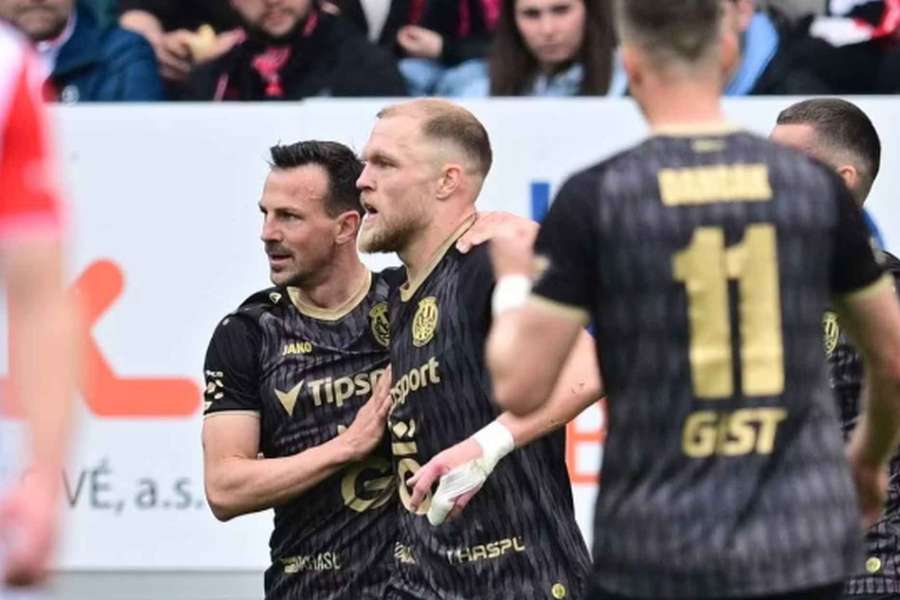 Hradec si doma vyšlápl na mistrovskou Slavii.