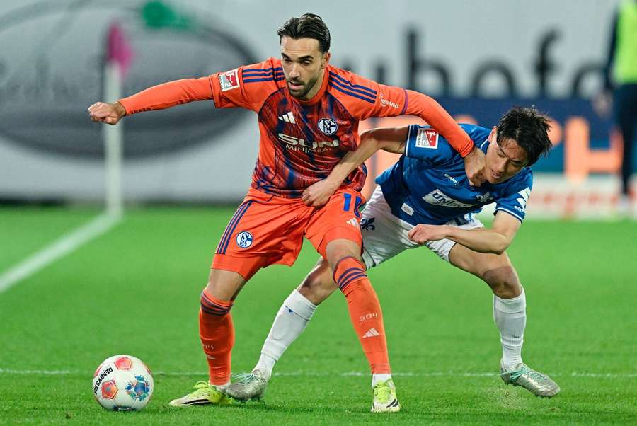 Karaman im Zweikampf mit Akiyama.