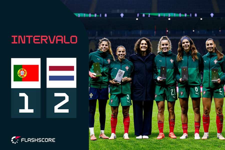 As homenageadas antes da partida As homenageadas antes da partida