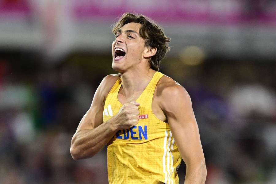 Duplantis celebra o seu novo recorde dos campeonatos Duplantis celebra o seu novo recorde dos campeonatos