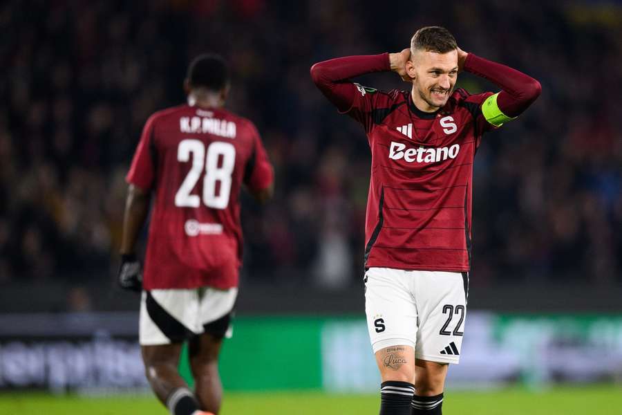 Lukáš Haraslín mal prsty v oboch góloch pražskej Sparty. Lukáš Haraslín mal prsty v oboch góloch pražskej Sparty.