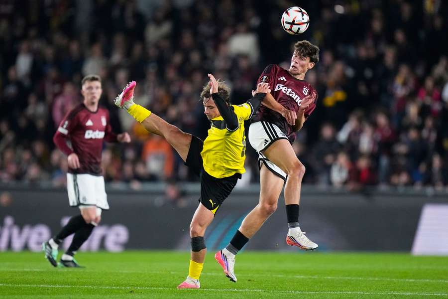 Tobias Guddal (vpravo) si vybral slabou chvilku v nepravý čas.