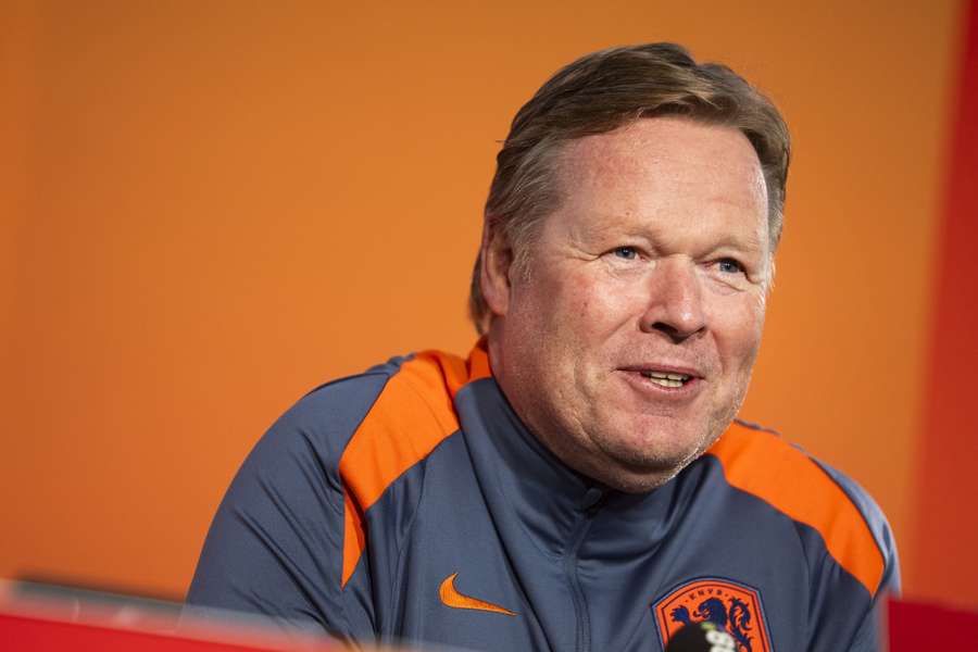 Ronald Koeman habla con los periodistas