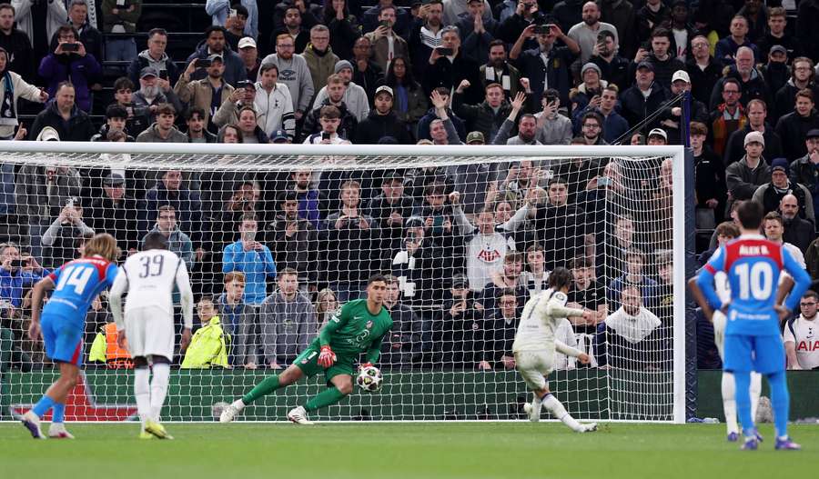 Il rigore di Xavi Simons