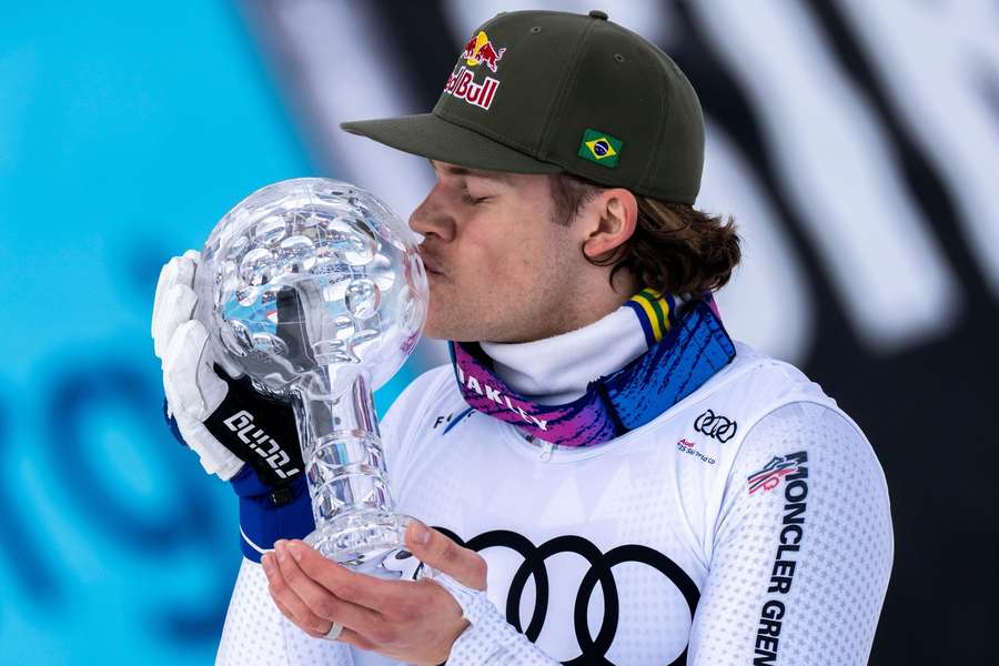 Lucas Pinheiro Braathen küsst Brasiliens erste Alpin-Kugel