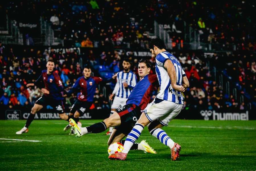 Gonçalo Guedes assistiu Pablo Marín para o golo salvador da Real Sociedad, aos 90+6 minutos Gonçalo Guedes assistiu Pablo Marín para o golo salvador da Real Sociedad, aos 90+6 minutos