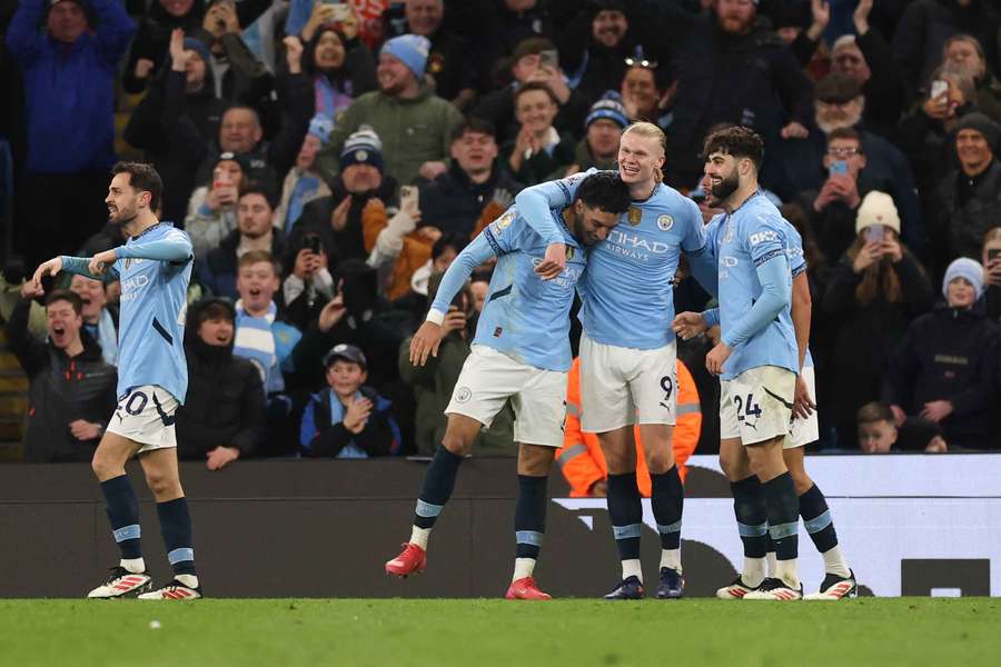 Erling Haaland dával při výhře City nad Chelsea druhý gól domácích.