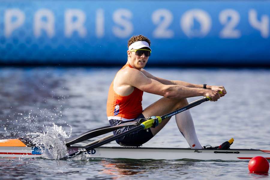 Simon van Dorp bracht het totaal aantal TeamNL-roeiplakken in Parijs op acht