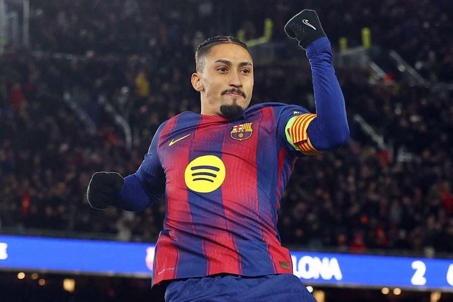 Raphinha fez um dos gols do atropelo do Barça na etapa final 