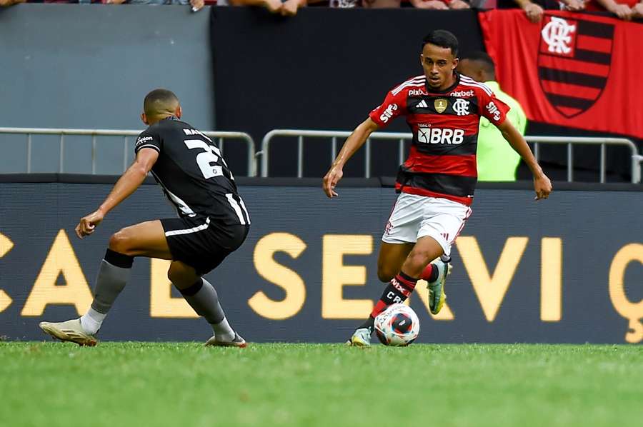 Matheus Gonçaves fez sua primeira partida como profissional