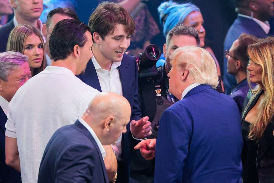 Ibrahimovic accanto al presidente Usa Donald Trump Ibrahimovic accanto al presidente Usa Donald Trump