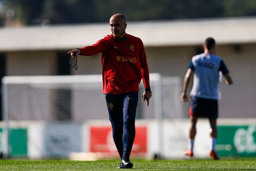 Roberto Martínez prepara o último jogo de qualificação