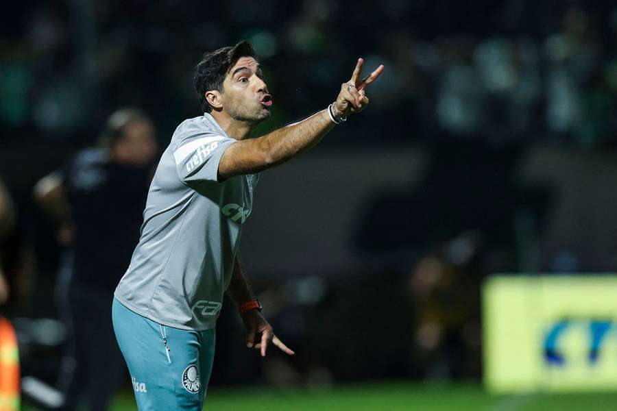 Abel Ferreira: "Como que é possível não jogarmos no Allianz Parque?"