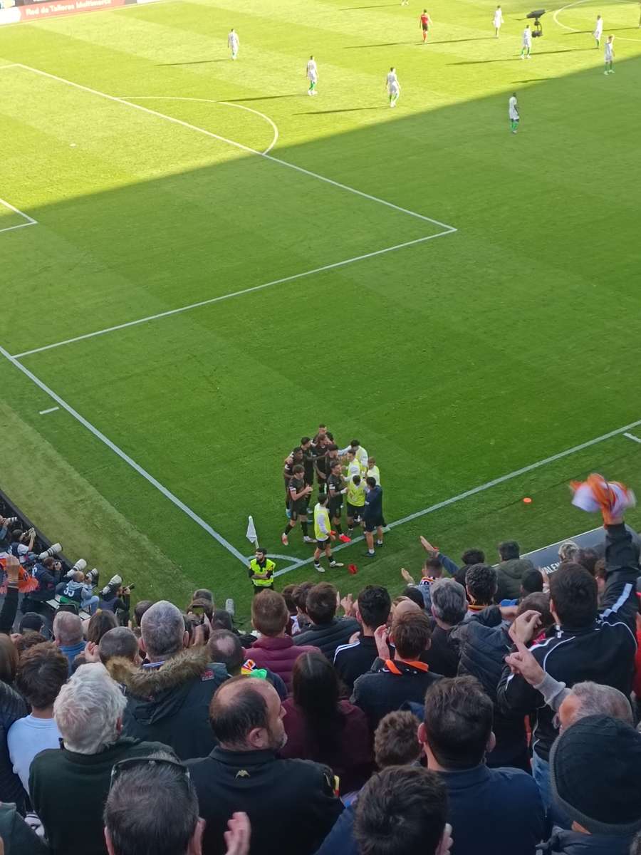 Os jogadores festejam após o golo de Hugo Duro (2-1)