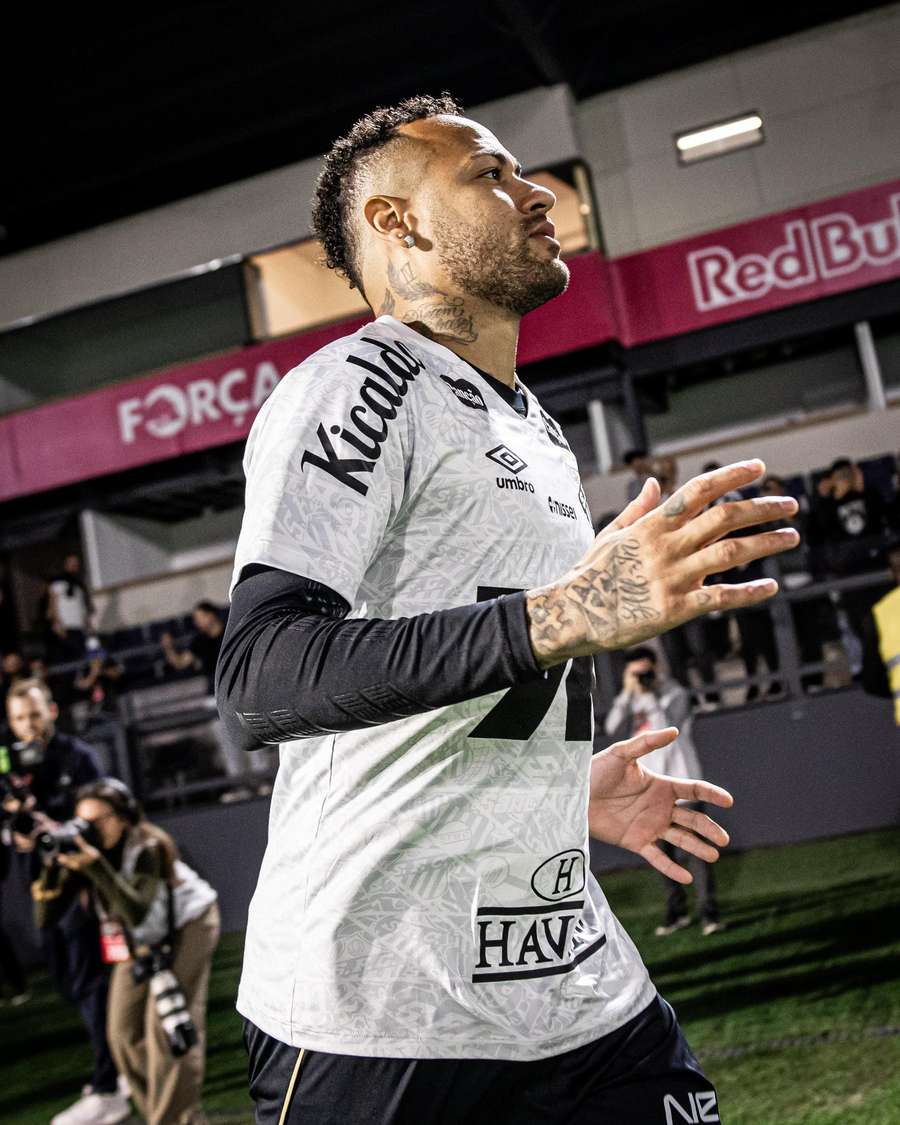 Neymar à l'échauffement de Santos contre le RB Leipzig