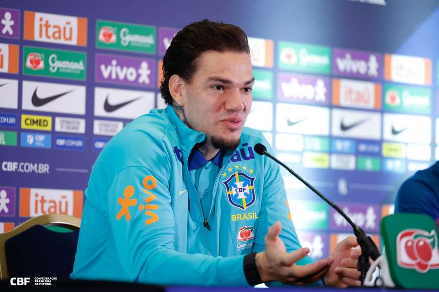 Ederson concedeu entrevista coletiva Ederson concedeu entrevista coletiva