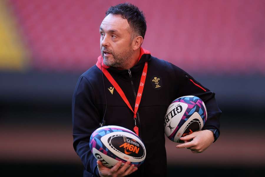 Wales boss Sherratt wary of Scotland back three in Six Nations clash