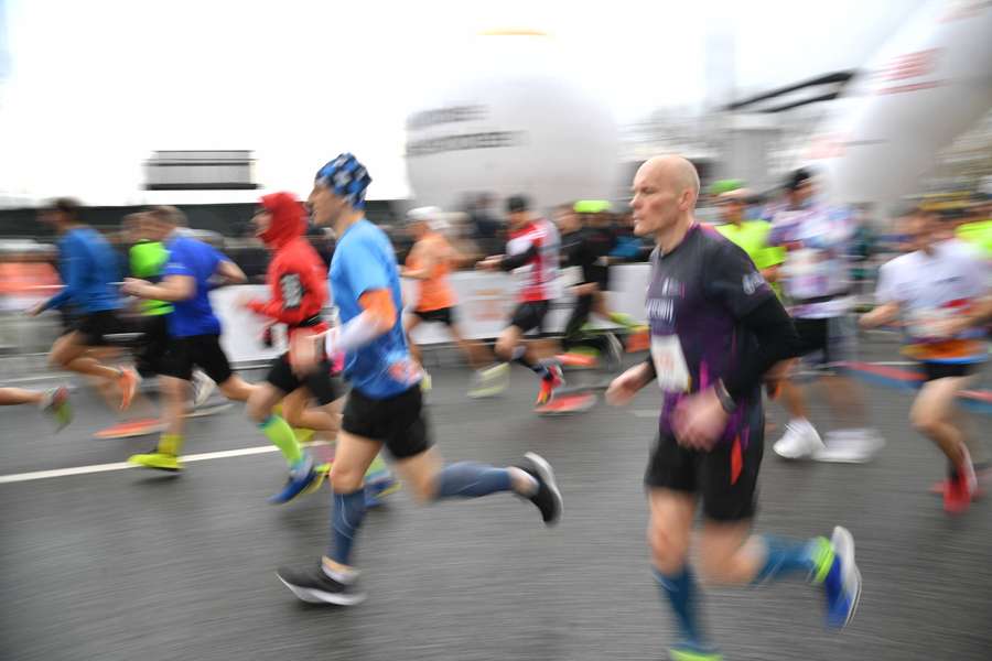 17. Półmaraton Warszawski. Kilkanaście tysięcy biegaczy wystartowało w stolicy