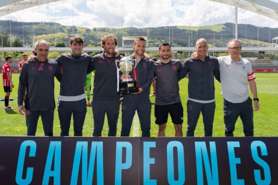 Carlos Gurpegui com a sua equipa técnica