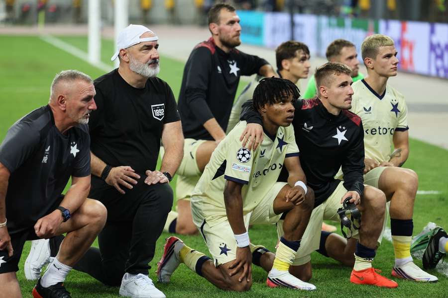 Zklamaní slávisté po zápase v Baku.