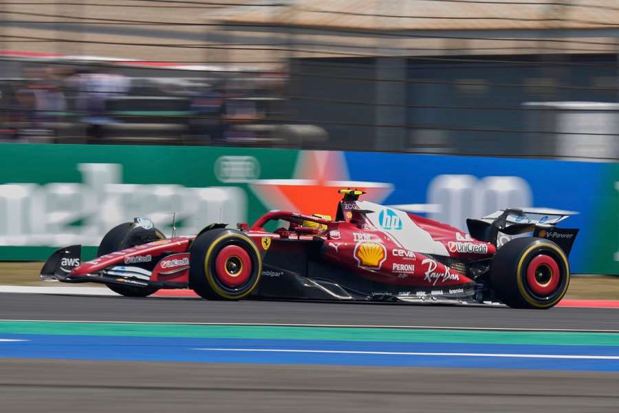 Sprint F1 v Číně vyhrál Hamilton a zaznamenal první úspěch ve Ferrari