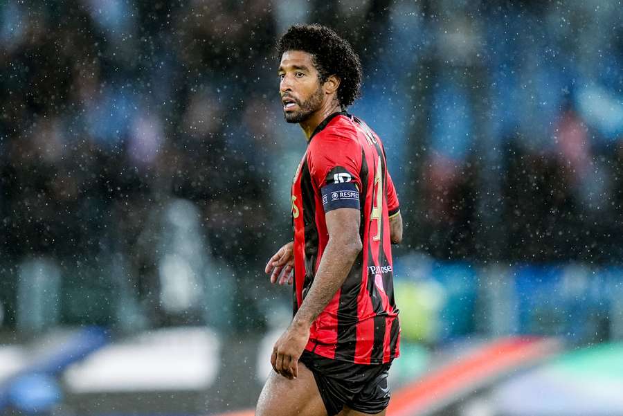 Dante em ação pelo Nice na Liga Europa