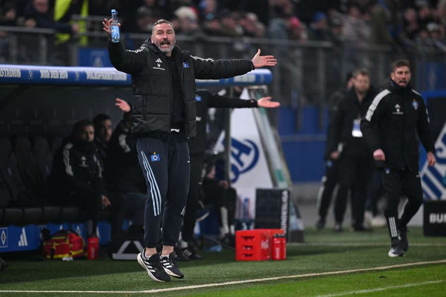 Tim Walter deixou o comando do HSV depois de mais uma temporada derrotada