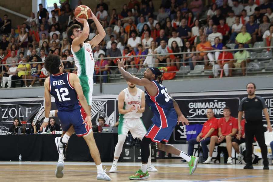 Portugal em bom plano em torneio em Guimarães