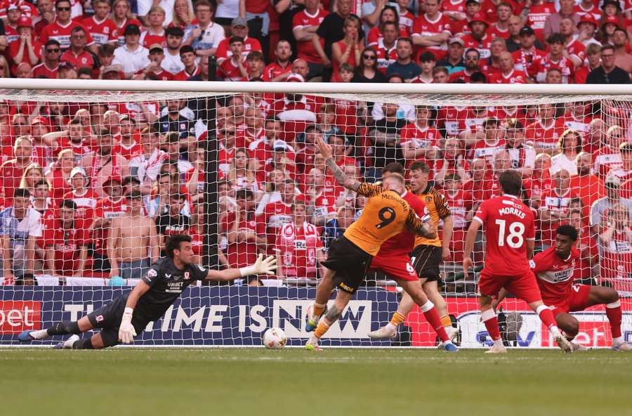 Hull City's Oliver McBurnie scores Hull City's Oliver McBurnie scores