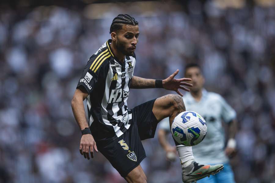 Alexsander fez sua estreia como titular no Galo Alexsander fez sua estreia como titular no Galo