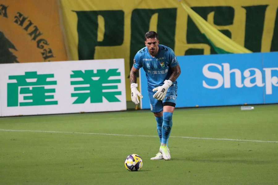 José Aurelio Suárez, sacando de puerta