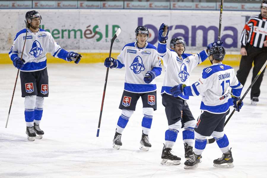 Hokejisti Martina doma porazili Topoľčany rozdielom triedy a zároveň si udržali čistý štít.