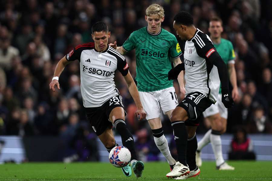 Fulham's Serbian midfielder #28 Sasa Lukic (L) controls the ball during the English FA Cup fourth round football match between Fulham and Newcastle