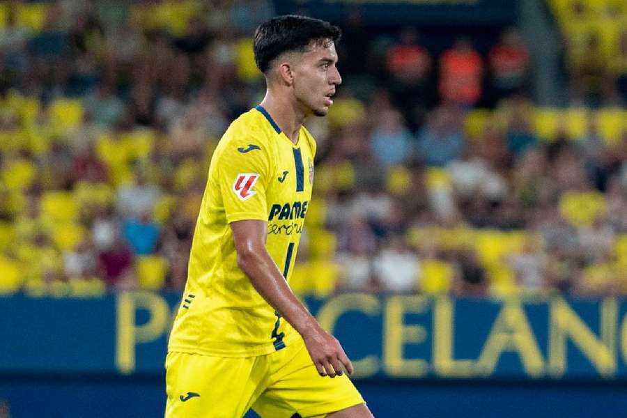Ilyas Akhomach volvió a jugar con el Villarreal tras superar una grave lesión de rodilla Ilyas Akhomach volvió a jugar con el Villarreal tras superar una grave lesión de rodilla