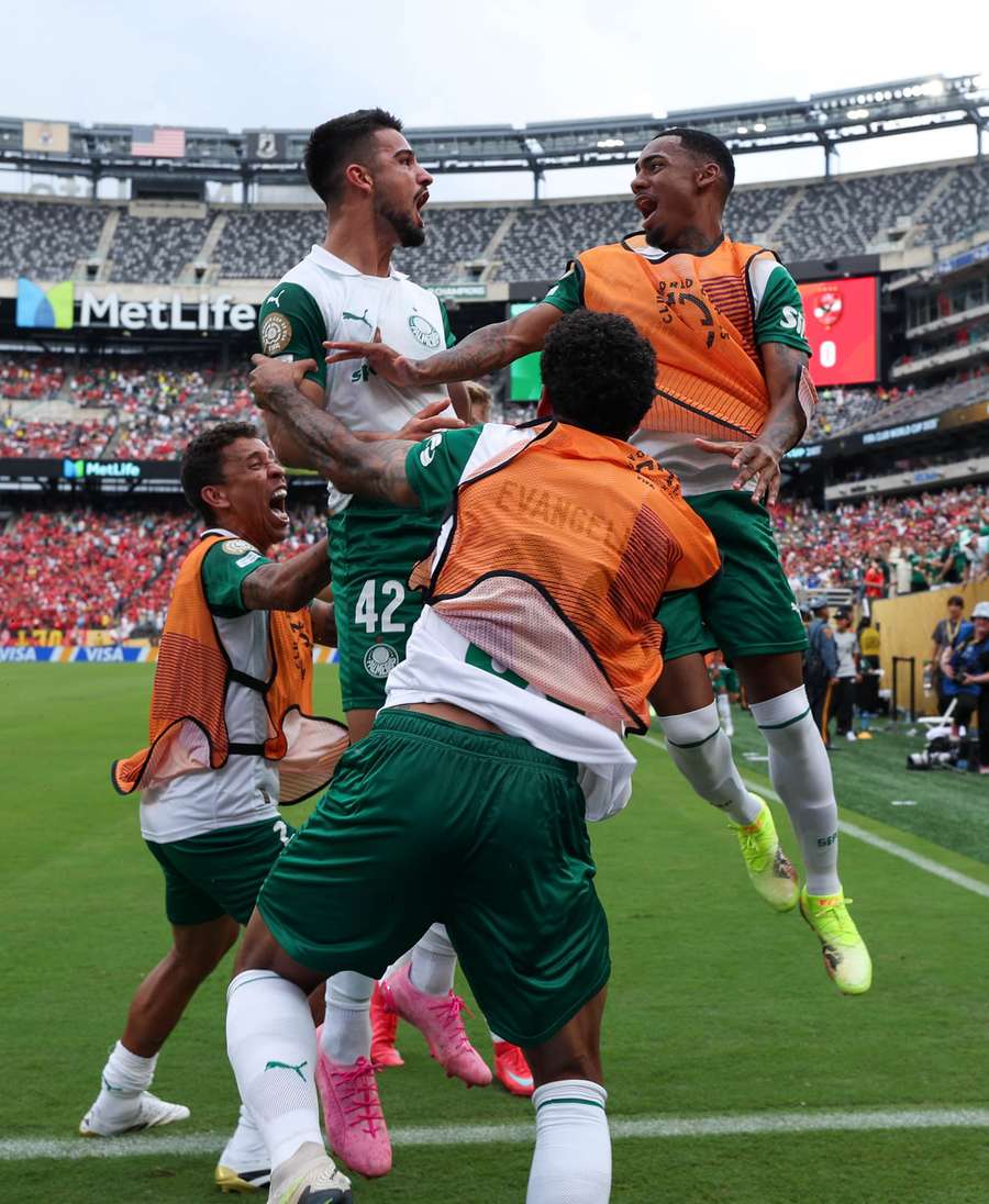 Jogadores do Palmeiras celebram gol no MetLife Stadium